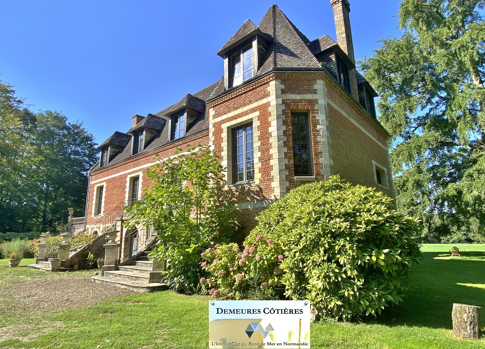 Vente Entre Terre Et Mer, Manoir Bâti En Briques De St Jean Au Cœur D ...